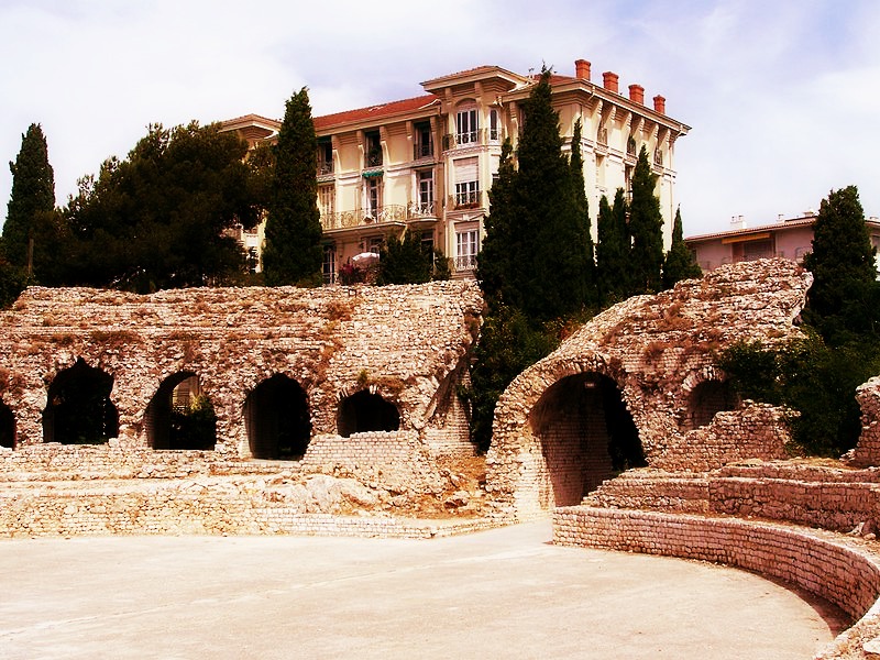 Les ruines des arenes romaines de Cimiez